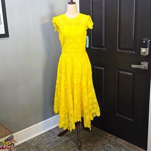 Antonio Melani embroidered daisy lace midi yellow dress NWT $199 size 2